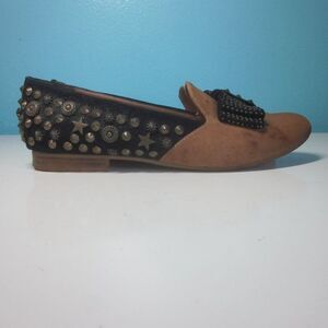 Jeffery Campbell Womens Size 7.5 Slip On Flats Studded Bow Loafer Tan / Black